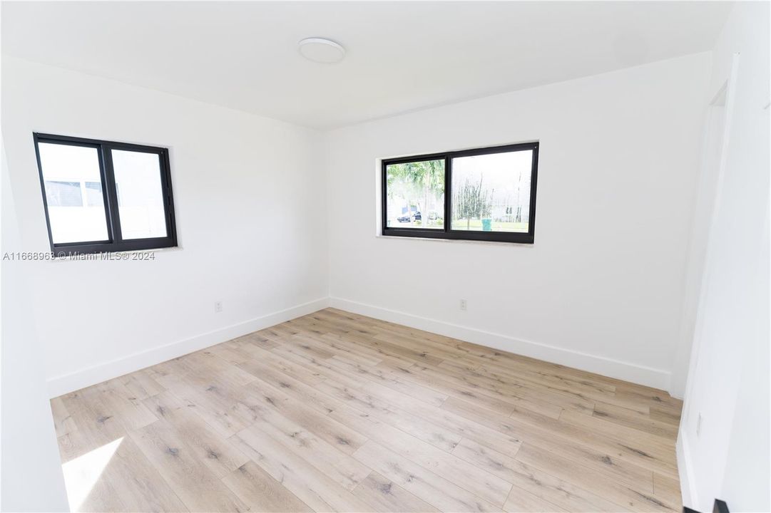 For Sale: $775,000 (3 beds, 2 baths, 1176 Square Feet)