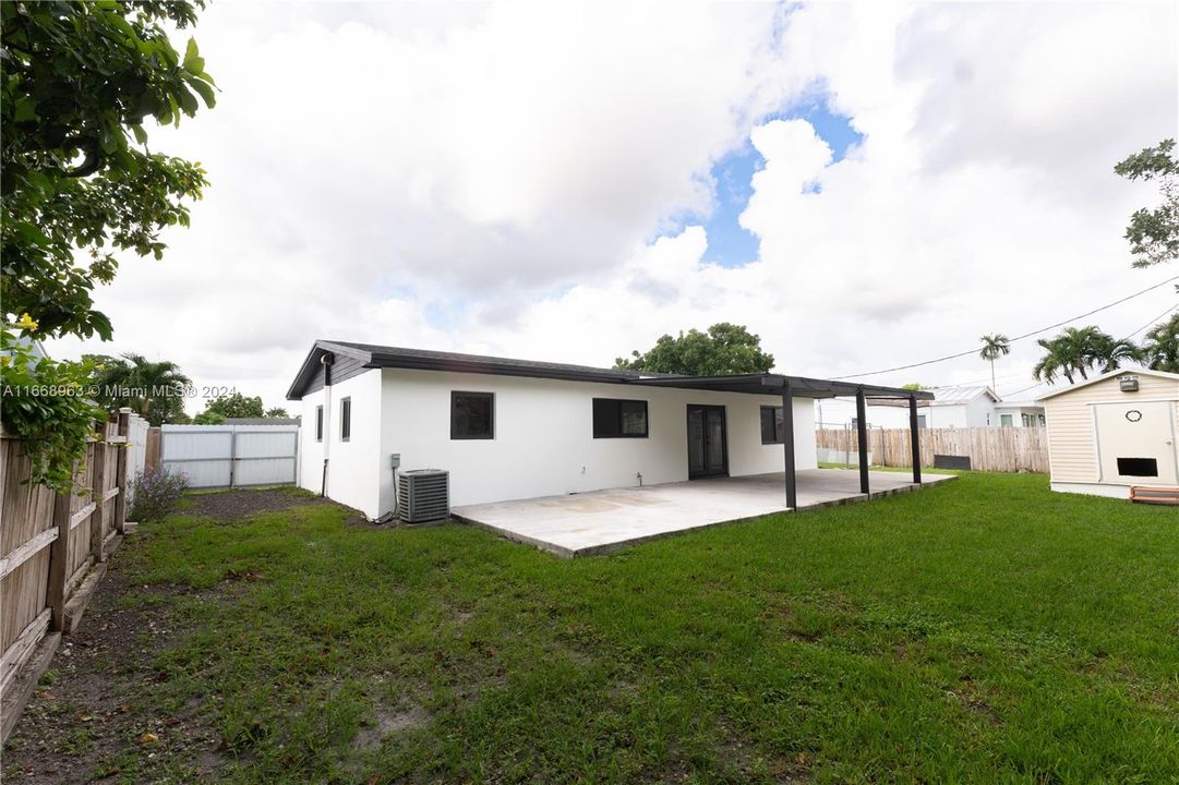 For Sale: $775,000 (3 beds, 2 baths, 1176 Square Feet)