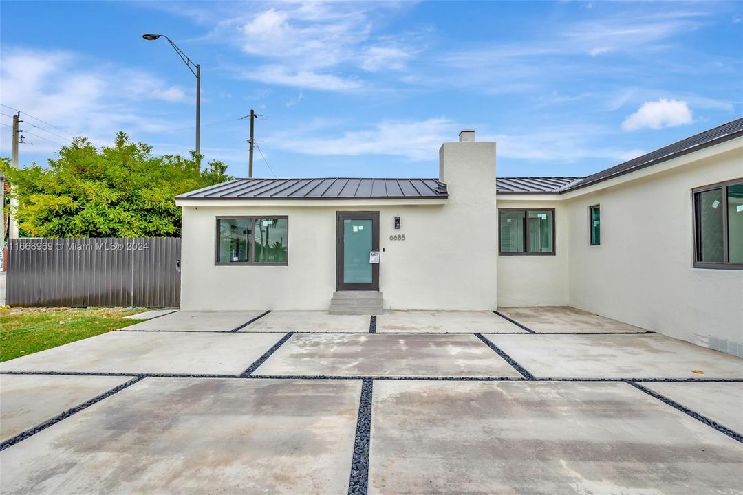 For Sale: $875,000 (3 beds, 2 baths, 1423 Square Feet)