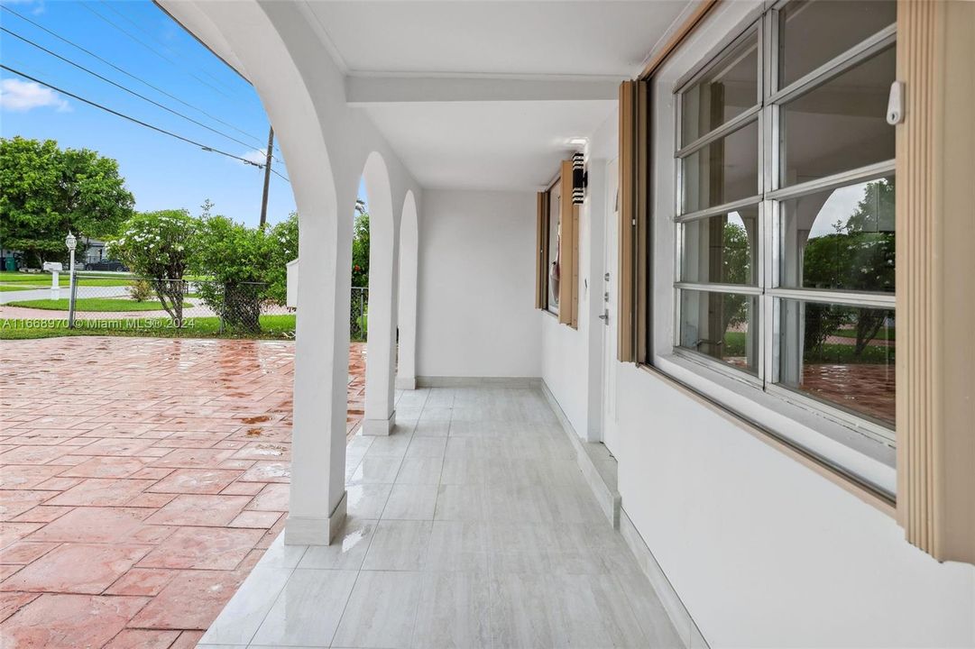 En Venta: $739,999 (3 camas, 2 baños, 1000 Pies cuadrados)