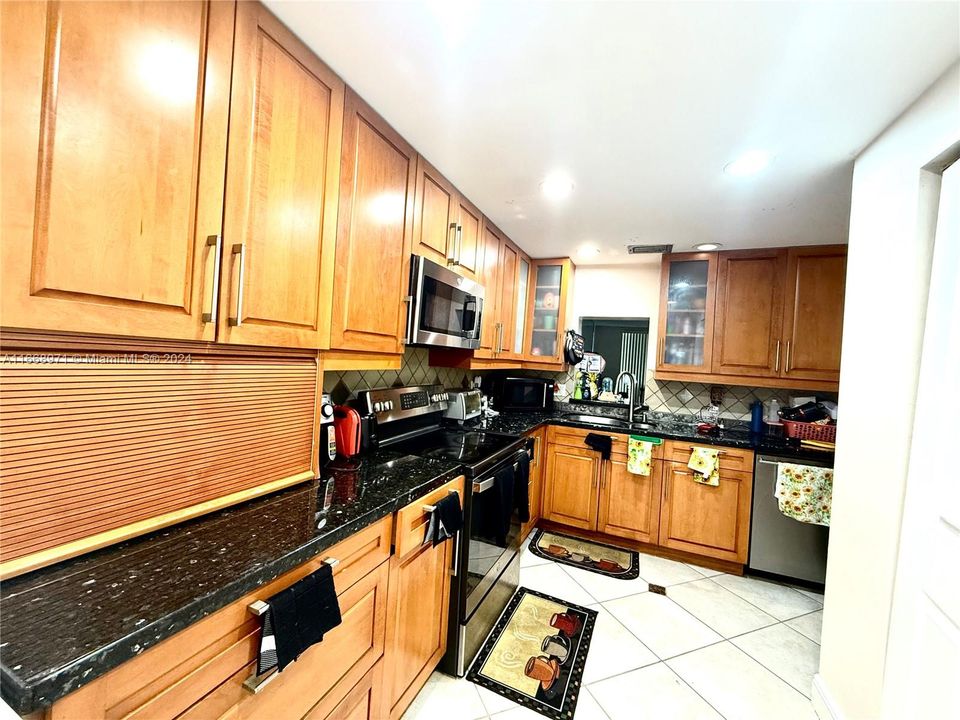 For Sale: $349,900 (2 beds, 2 baths, 1083 Square Feet)