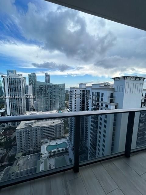 最近租的: $5,400 (2 贝兹, 2 浴室, 1053 平方英尺)