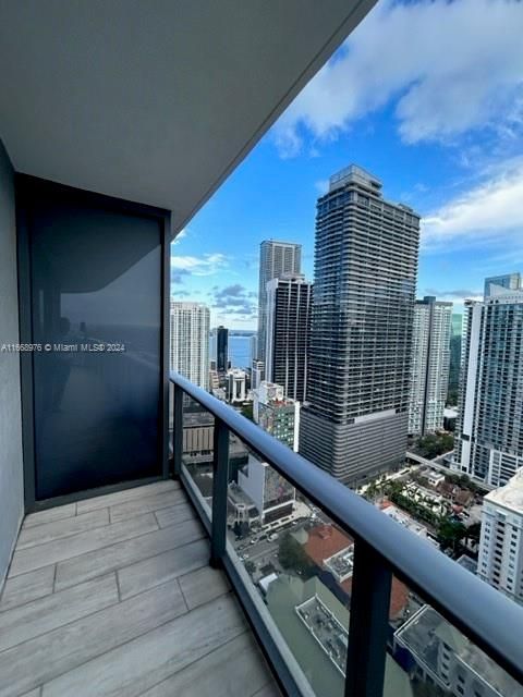 最近租的: $5,400 (2 贝兹, 2 浴室, 1053 平方英尺)