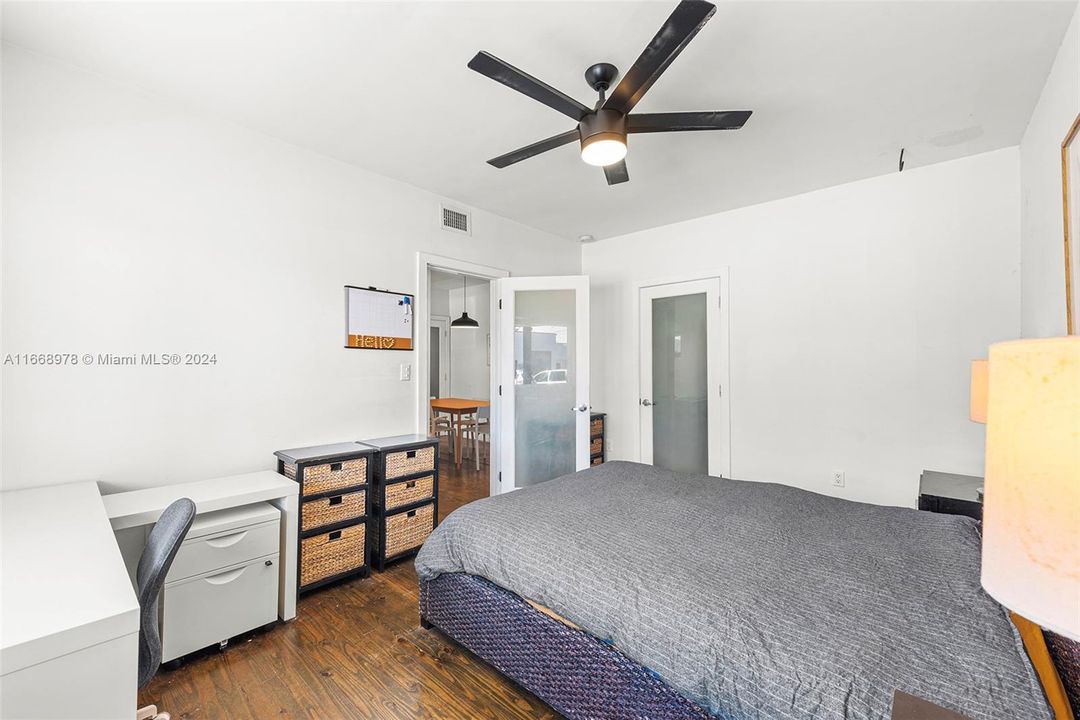 For Sale: $345,000 (1 beds, 1 baths, 743 Square Feet)