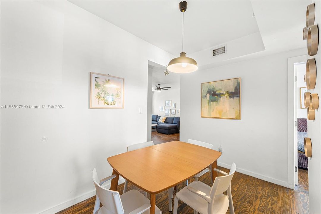 For Sale: $345,000 (1 beds, 1 baths, 743 Square Feet)