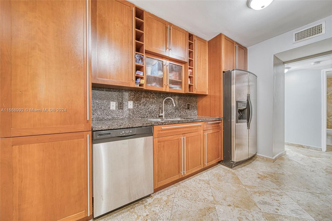 For Sale: $749,000 (2 beds, 2 baths, 1200 Square Feet)