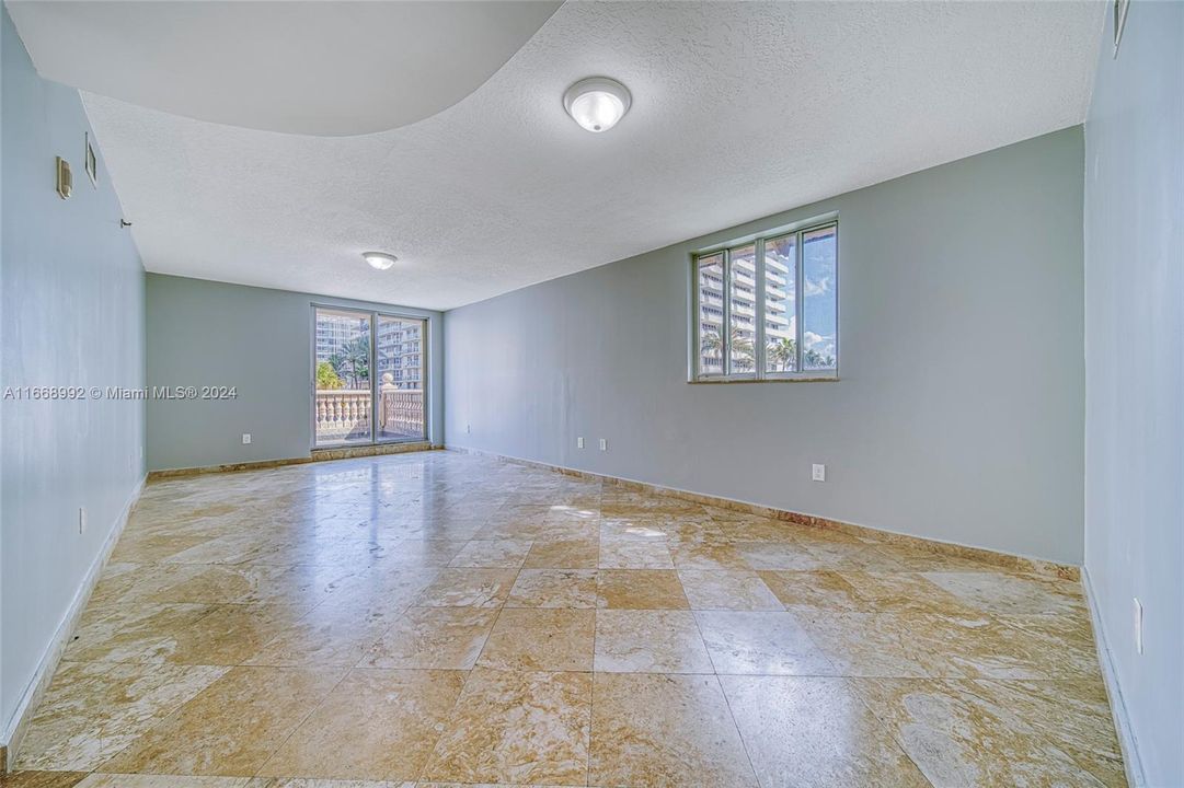 For Sale: $749,000 (2 beds, 2 baths, 1200 Square Feet)