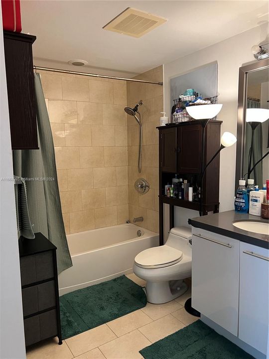 For Rent: $3,000 (1 beds, 1 baths, 747 Square Feet)