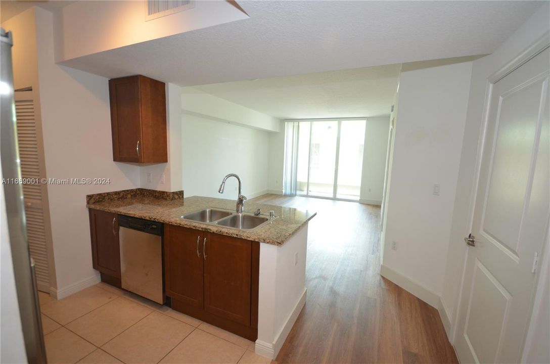 For Rent: $2,100 (1 beds, 1 baths, 835 Square Feet)