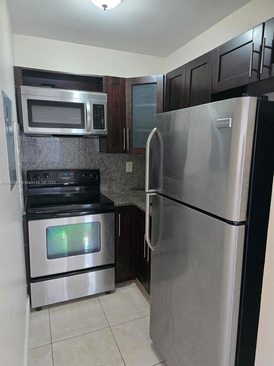 For Rent: $1,850 (1 beds, 1 baths, 2509 Square Feet)