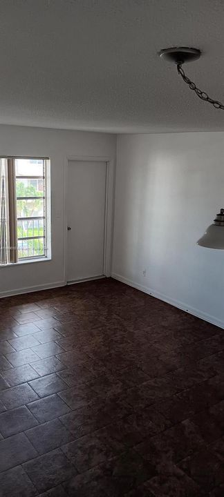 For Rent: $1,500 (1 beds, 1 baths, 676 Square Feet)