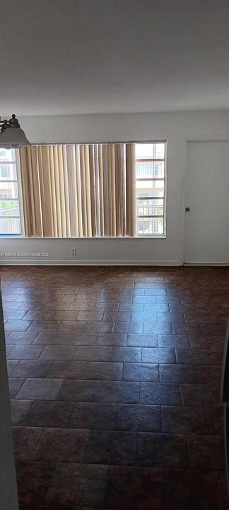 For Rent: $1,500 (1 beds, 1 baths, 676 Square Feet)