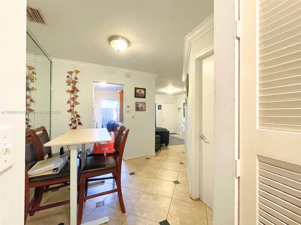 For Sale: $199,000 (1 beds, 1 baths, 680 Square Feet)