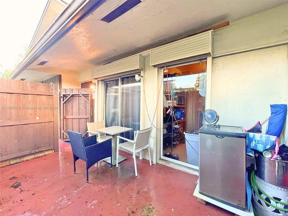 For Sale: $199,000 (1 beds, 1 baths, 680 Square Feet)