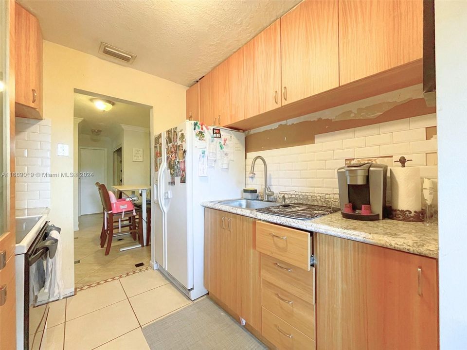 For Sale: $199,000 (1 beds, 1 baths, 680 Square Feet)