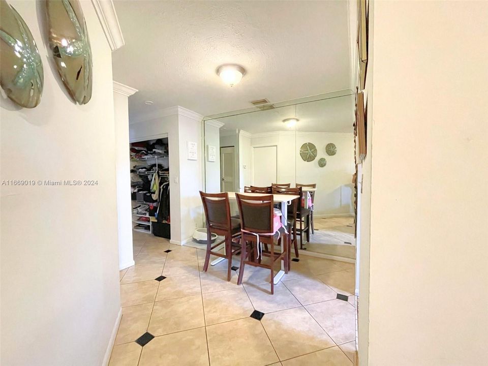 For Sale: $199,000 (1 beds, 1 baths, 680 Square Feet)