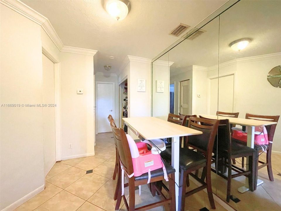 For Sale: $199,000 (1 beds, 1 baths, 680 Square Feet)