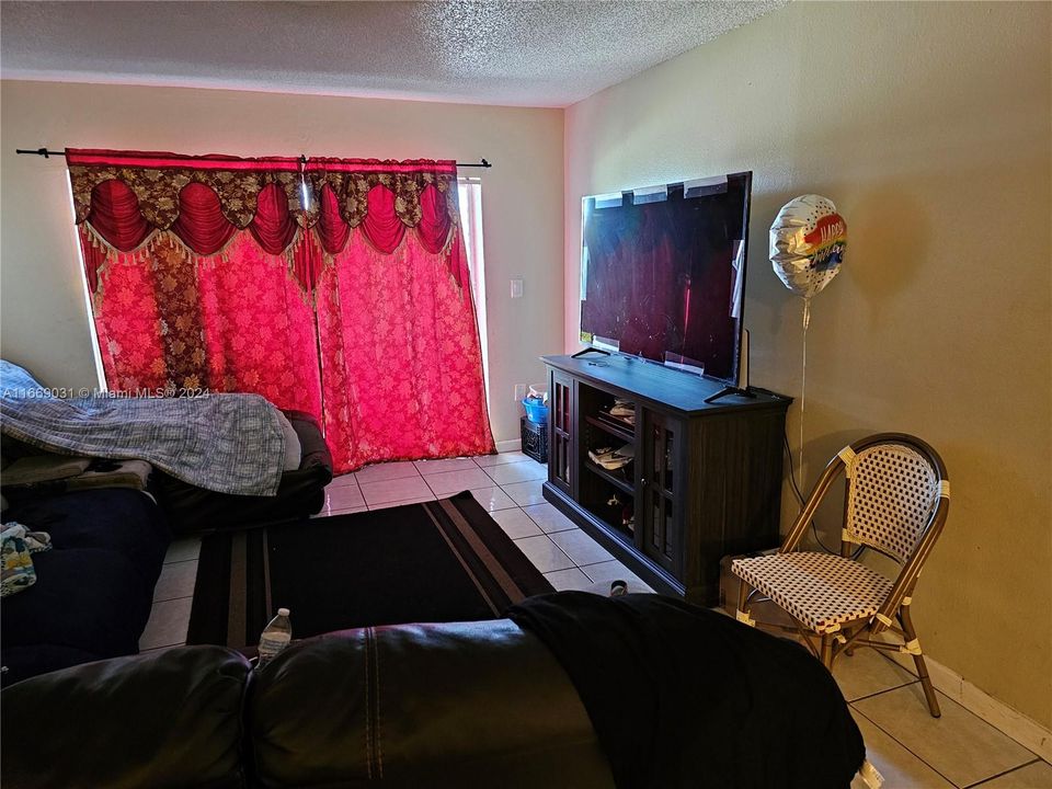 For Sale: $155,000 (2 beds, 2 baths, 1100 Square Feet)