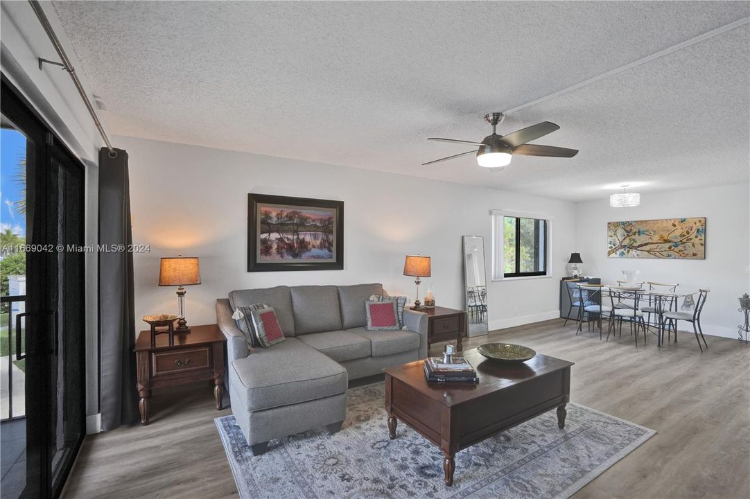 For Sale: $345,000 (2 beds, 2 baths, 1220 Square Feet)