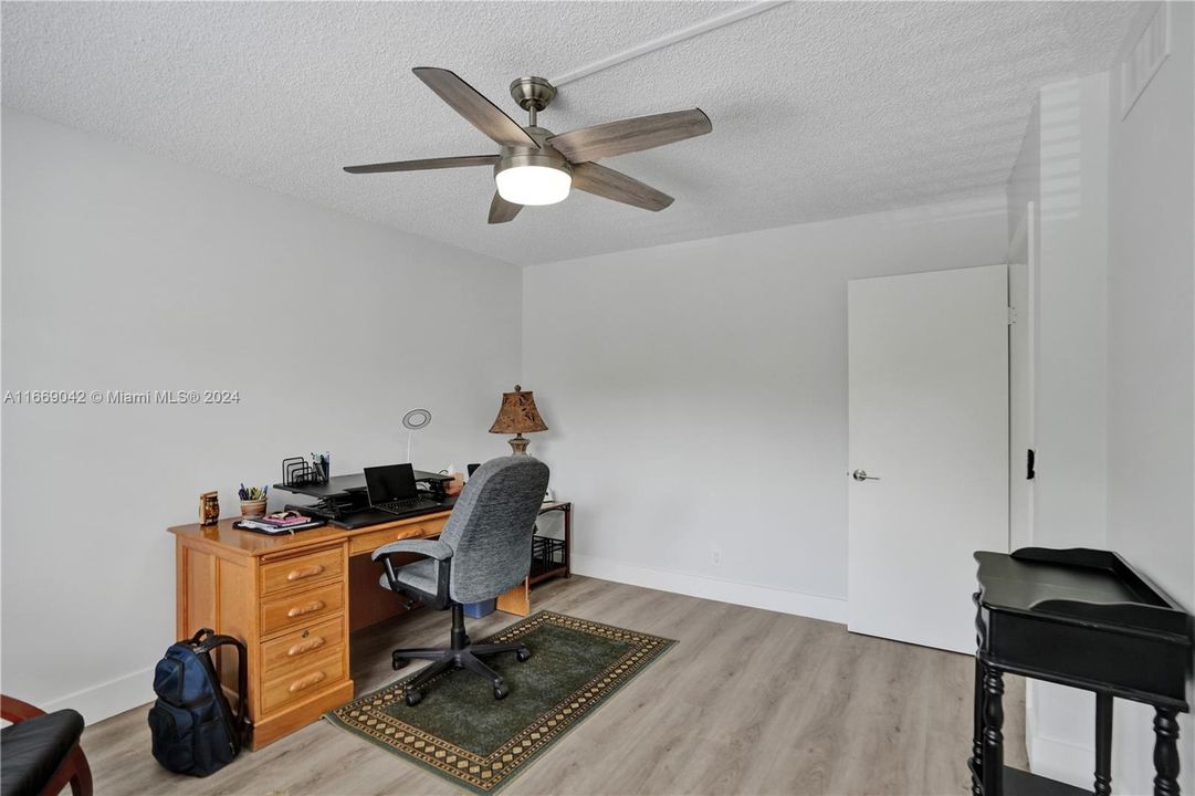 For Sale: $345,000 (2 beds, 2 baths, 1220 Square Feet)