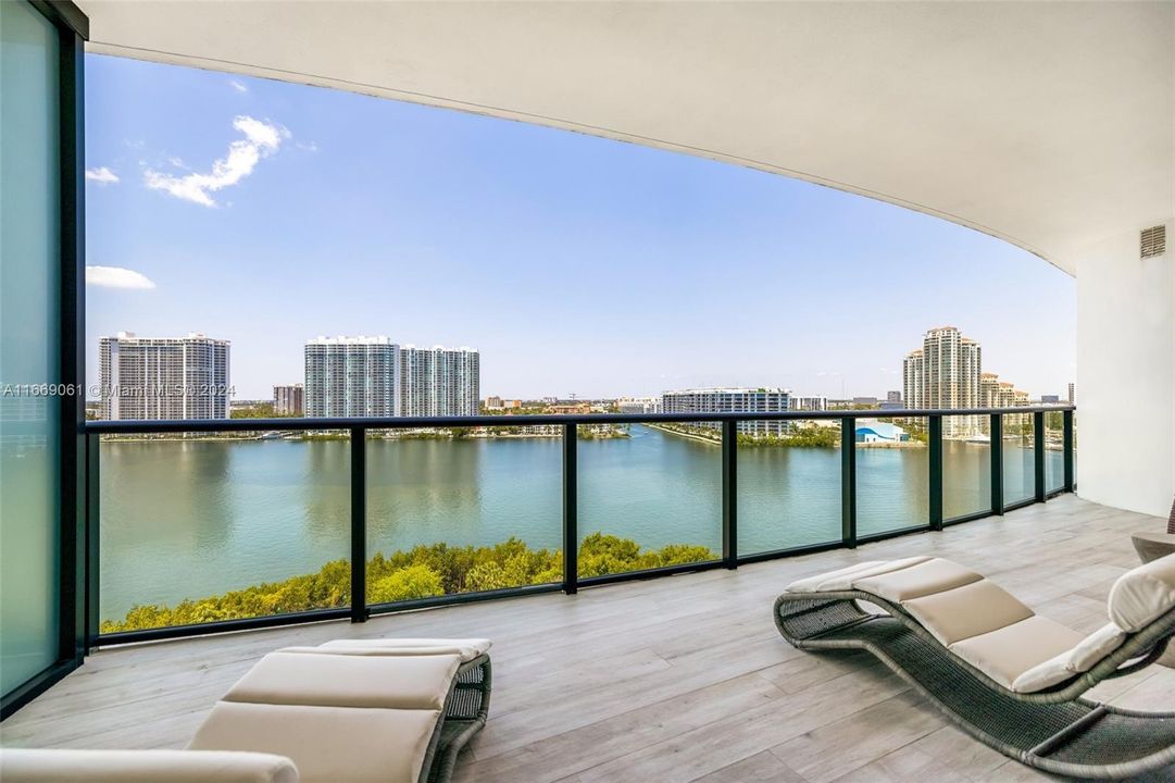 For Sale: $3,599,900 (3 beds, 4 baths, 2977 Square Feet)