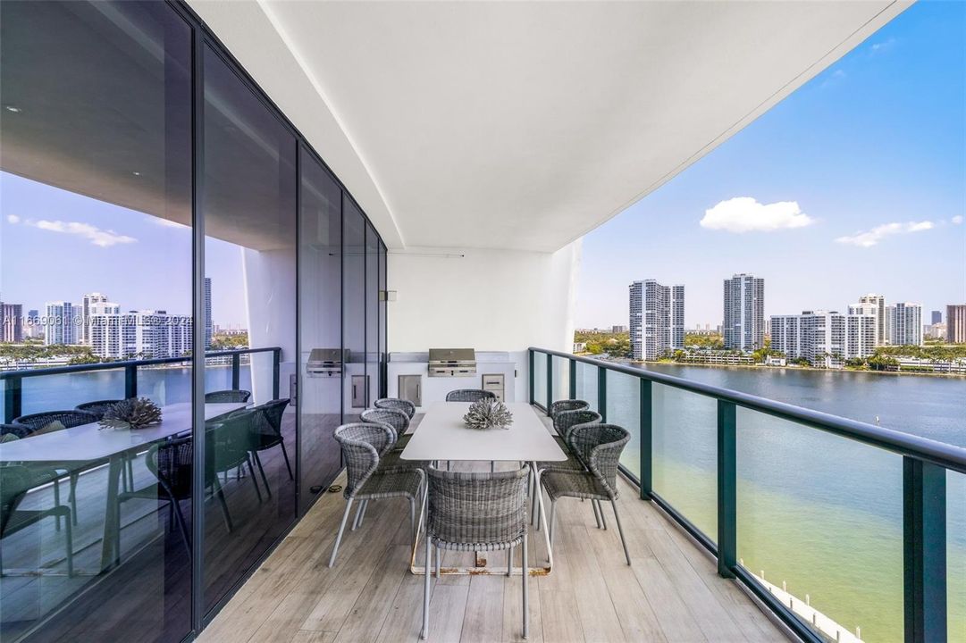 For Sale: $3,599,900 (3 beds, 4 baths, 2977 Square Feet)