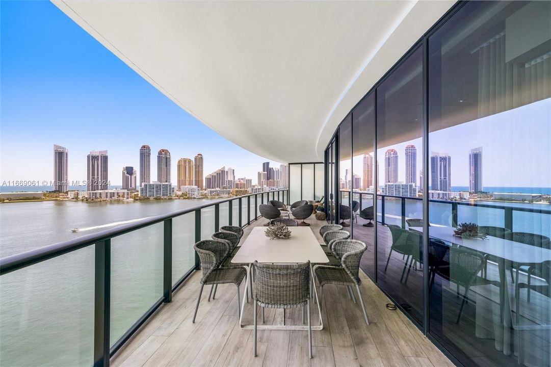 For Sale: $3,599,900 (3 beds, 4 baths, 2977 Square Feet)