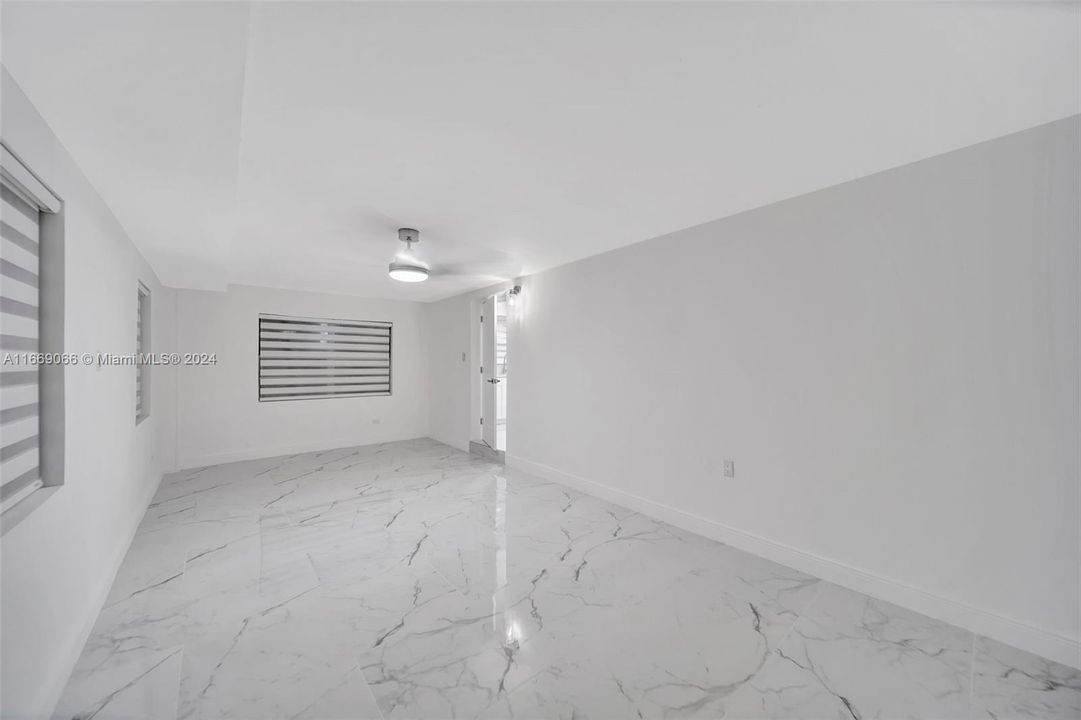 En Venta: $670,000 (4 camas, 3 baños, 2339 Pies cuadrados)