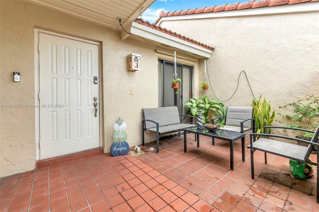 For Sale: $469,999 (2 beds, 2 baths, 1582 Square Feet)