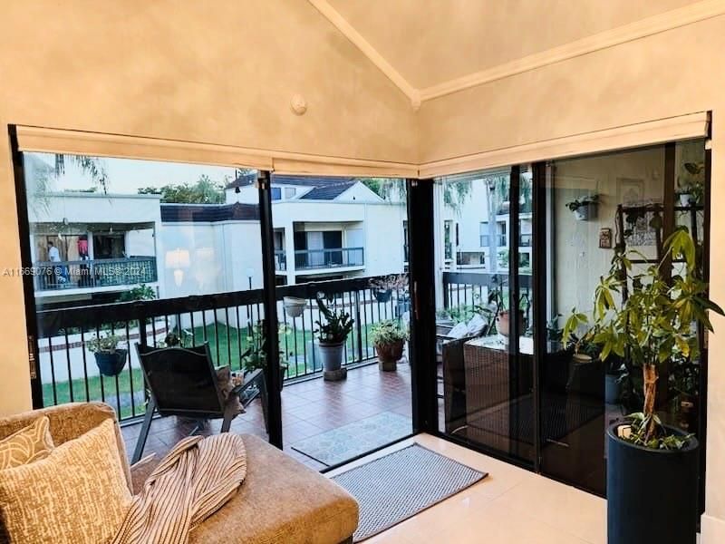 En Venta: $345,000 (2 camas, 2 baños, 910 Pies cuadrados)