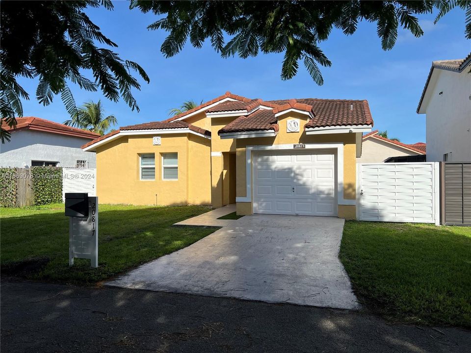 For Sale: $585,000 (3 beds, 2 baths, 1193 Square Feet)