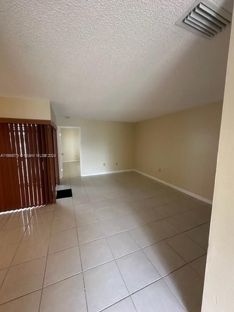 For Rent: $2,800 (2 beds, 2 baths, 1100 Square Feet)