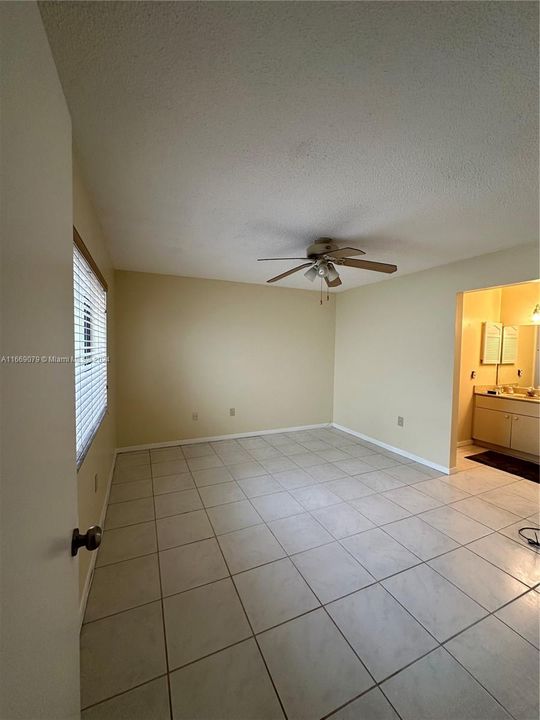 For Rent: $2,800 (2 beds, 2 baths, 1100 Square Feet)