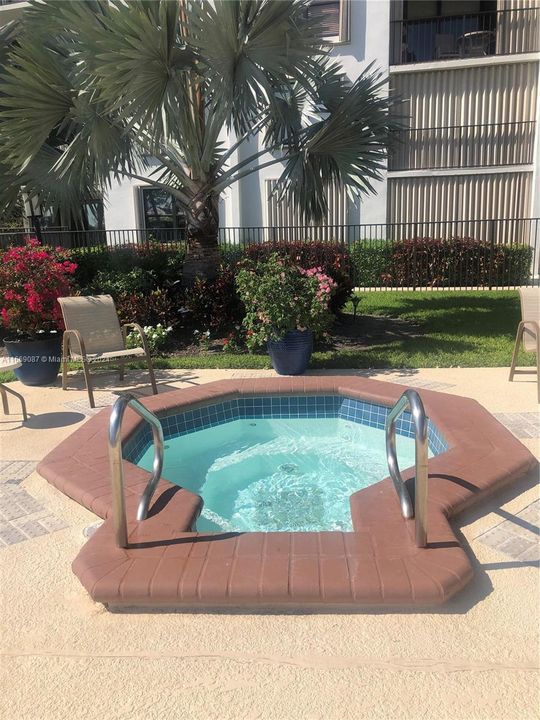 Active With Contract: $2,100 (2 beds, 2 baths, 1036 Square Feet)