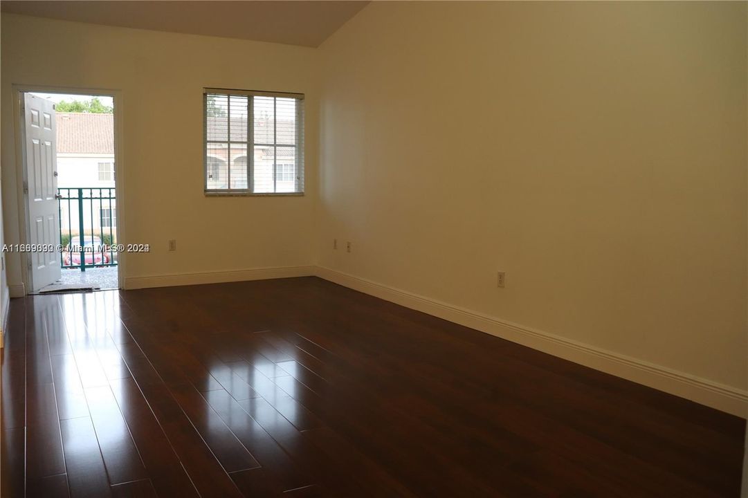 For Rent: $2,150 (2 beds, 2 baths, 815 Square Feet)