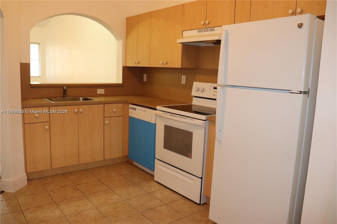 For Rent: $2,150 (2 beds, 2 baths, 815 Square Feet)