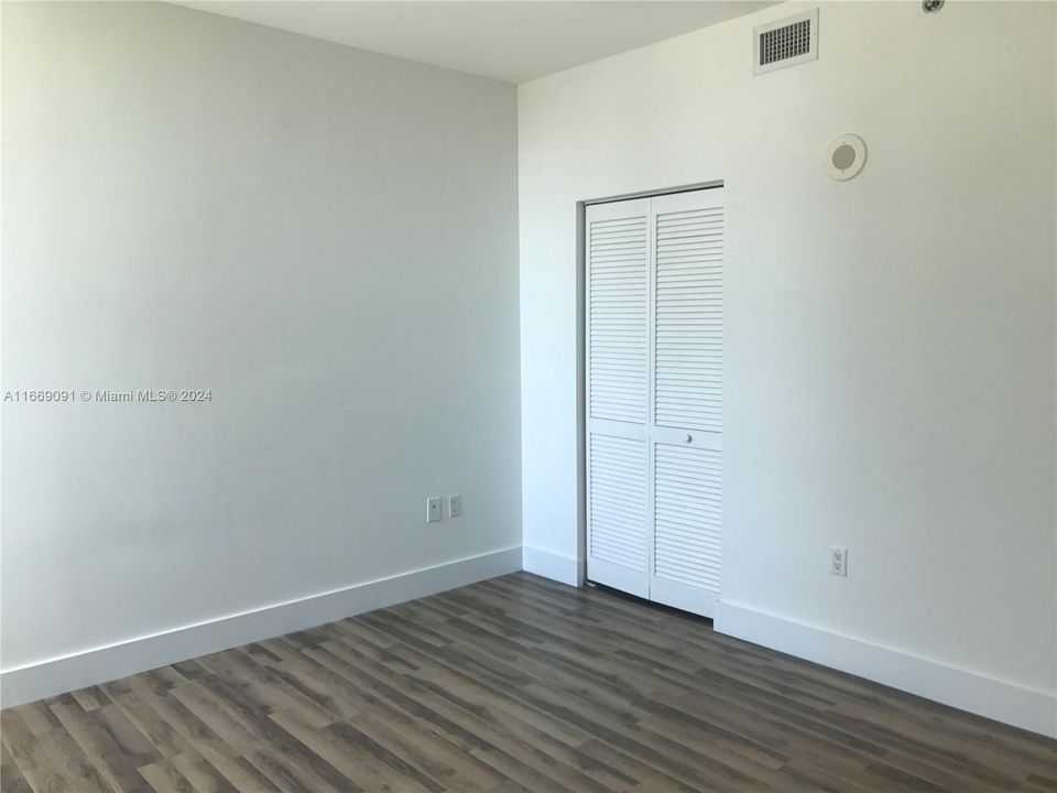 For Sale: $519,000 (1 beds, 1 baths, 639 Square Feet)