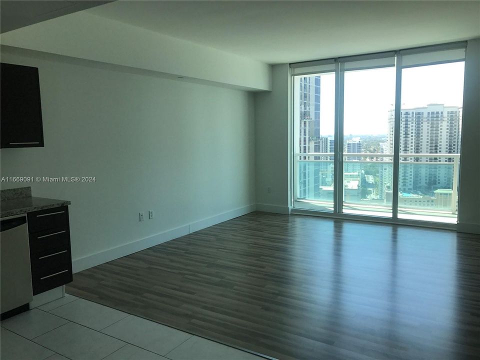 For Sale: $519,000 (1 beds, 1 baths, 639 Square Feet)