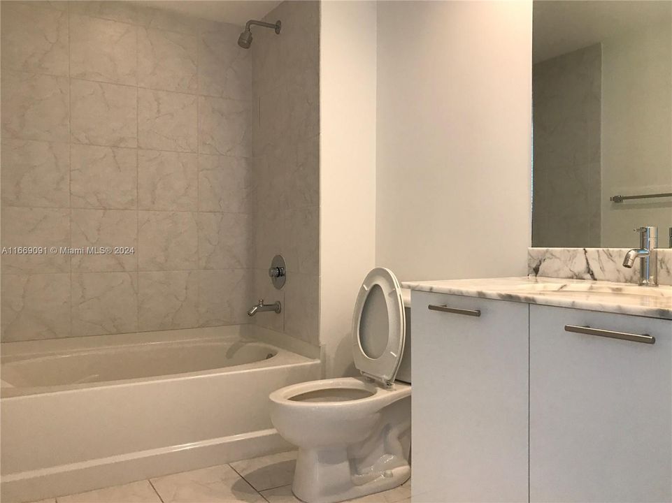 For Sale: $519,000 (1 beds, 1 baths, 639 Square Feet)