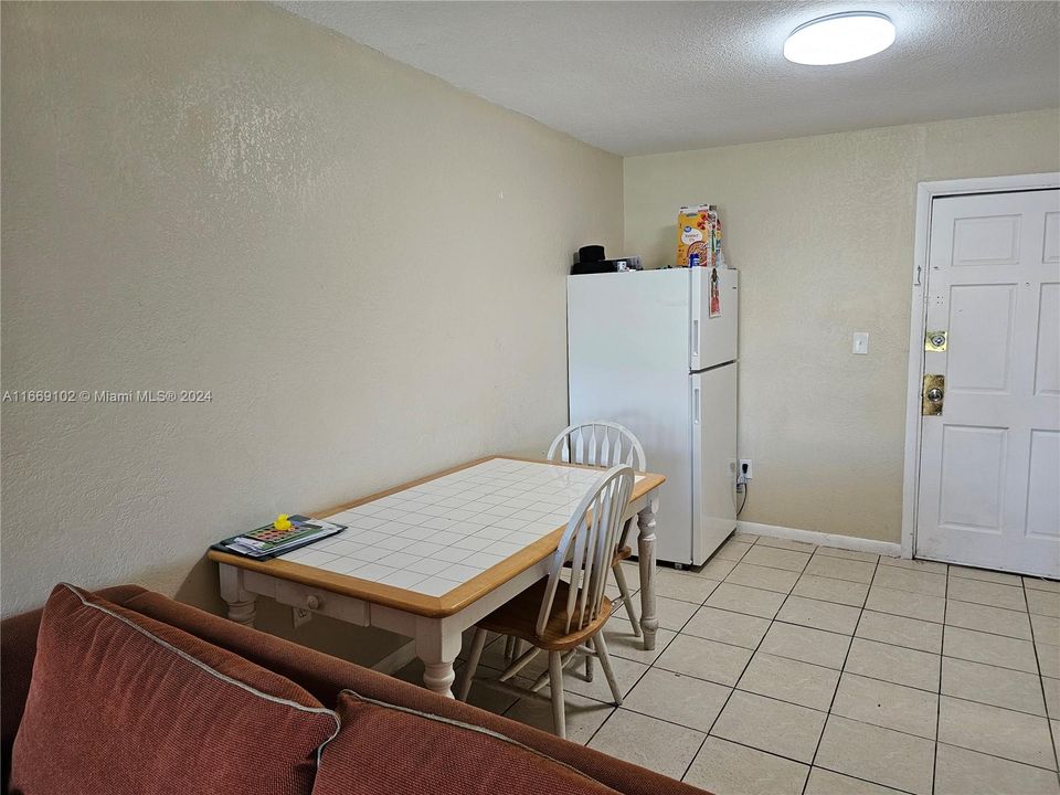 For Sale: $155,000 (2 beds, 2 baths, 1100 Square Feet)