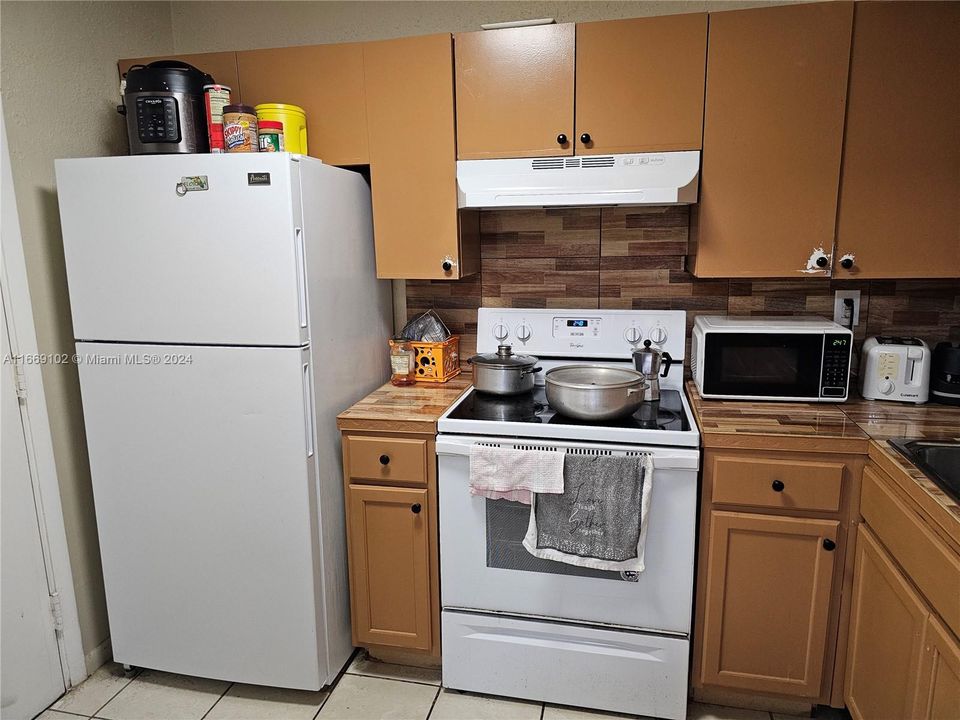 For Sale: $155,000 (2 beds, 2 baths, 1100 Square Feet)