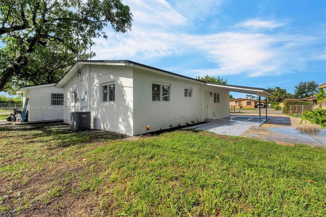 For Sale: $445,000 (3 beds, 2 baths, 1040 Square Feet)