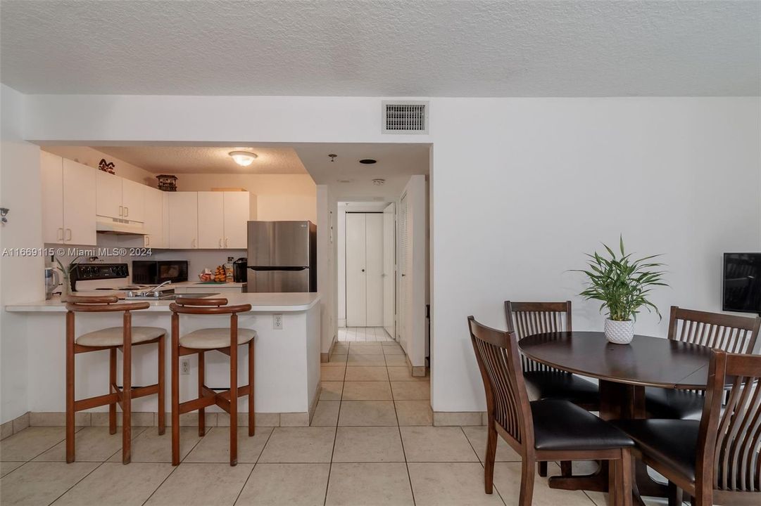 For Sale: $360,000 (1 beds, 1 baths, 630 Square Feet)