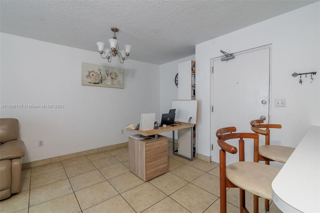 For Sale: $360,000 (1 beds, 1 baths, 630 Square Feet)