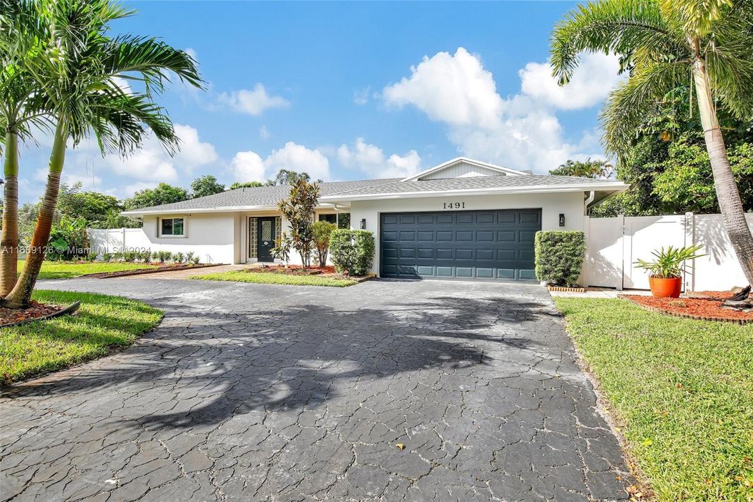 For Sale: $850,000 (3 beds, 2 baths, 2277 Square Feet)