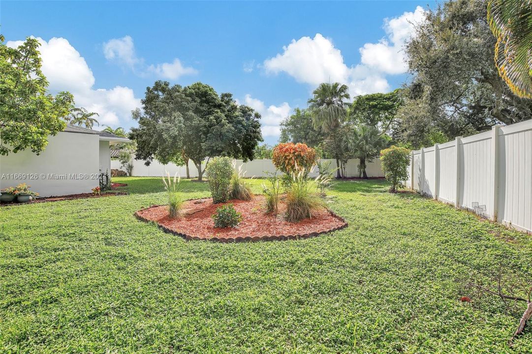 For Sale: $850,000 (3 beds, 2 baths, 2277 Square Feet)