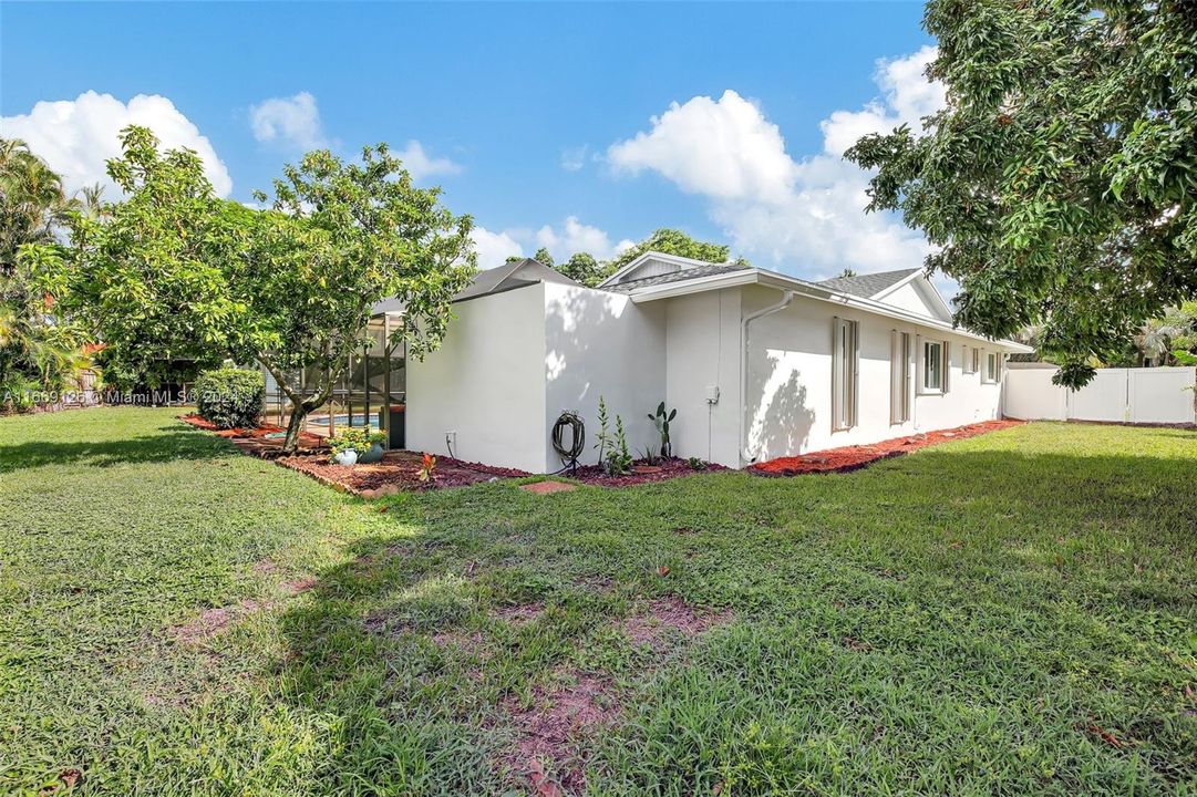 For Sale: $850,000 (3 beds, 2 baths, 2277 Square Feet)