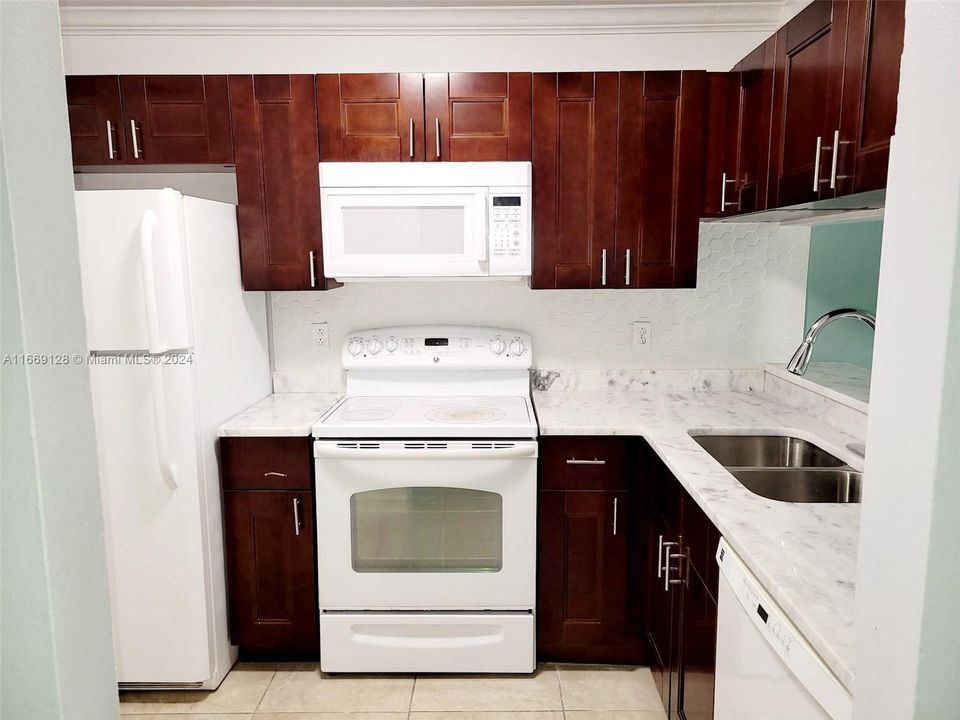 For Sale: $290,000 (3 beds, 2 baths, 1079 Square Feet)