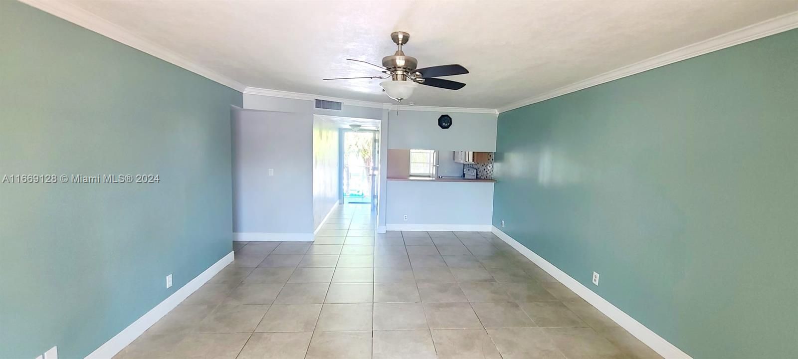 For Sale: $290,000 (3 beds, 2 baths, 1079 Square Feet)