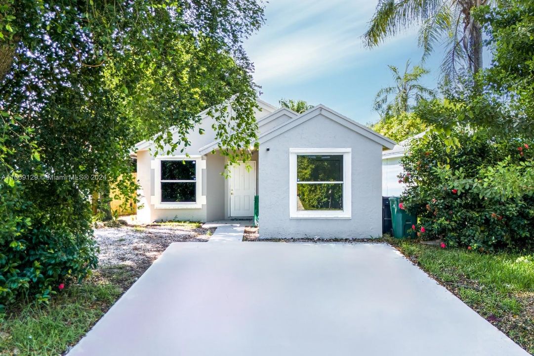 For Sale: $379,000 (4 beds, 2 baths, 1273 Square Feet)